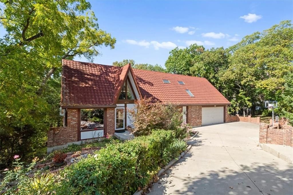 4710 Monrovia Street, Shawnee, KS 66216