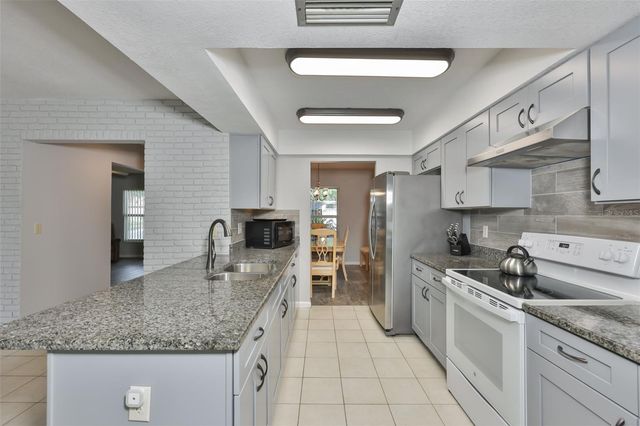 3718 SAND PEBBLE DRIVE, Valrico, FL 33596