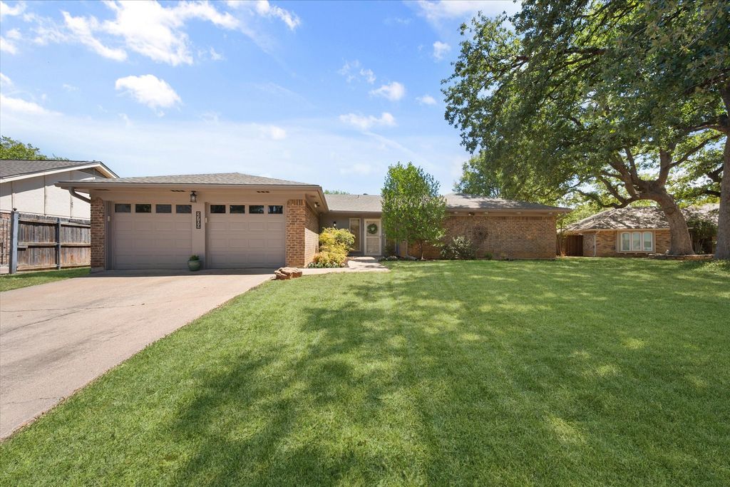 2709 Burnwood Court, Arlington, TX 76016 — exterior