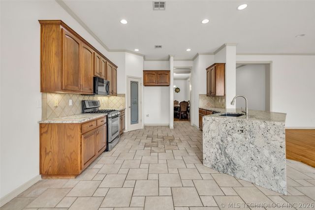 3701 N Narcissus Avenue, Broken Arrow, OK 74012
