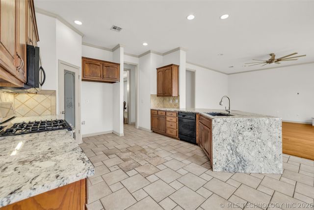 3701 N Narcissus Avenue, Broken Arrow, OK 74012