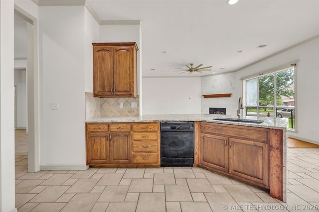 3701 N Narcissus Avenue, Broken Arrow, OK 74012