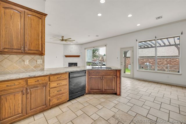 3701 N Narcissus Avenue, Broken Arrow, OK 74012