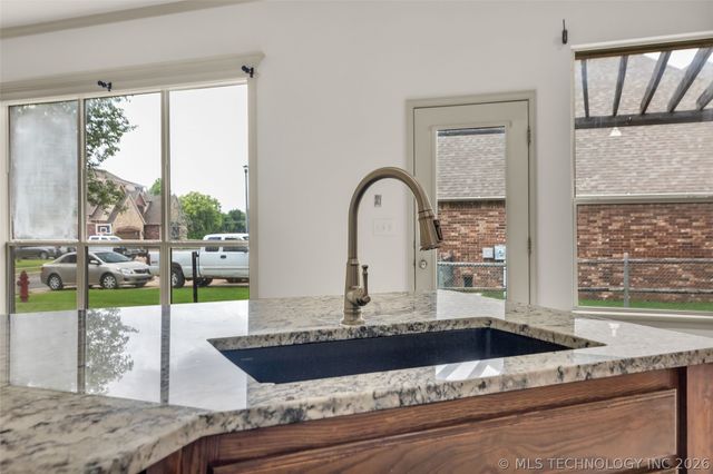 3701 N Narcissus Avenue, Broken Arrow, OK 74012