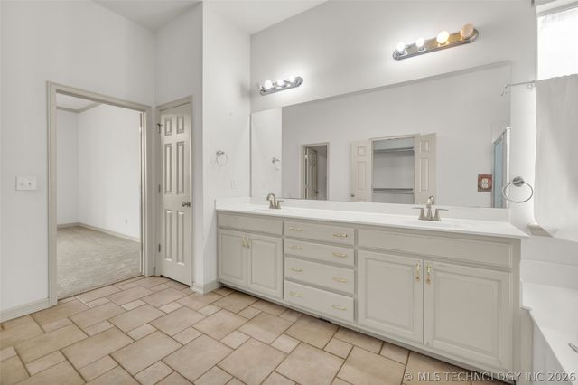 3701 N Narcissus Avenue, Broken Arrow, OK 74012