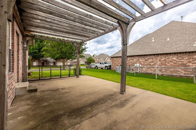 3701 N Narcissus Avenue, Broken Arrow, OK 74012