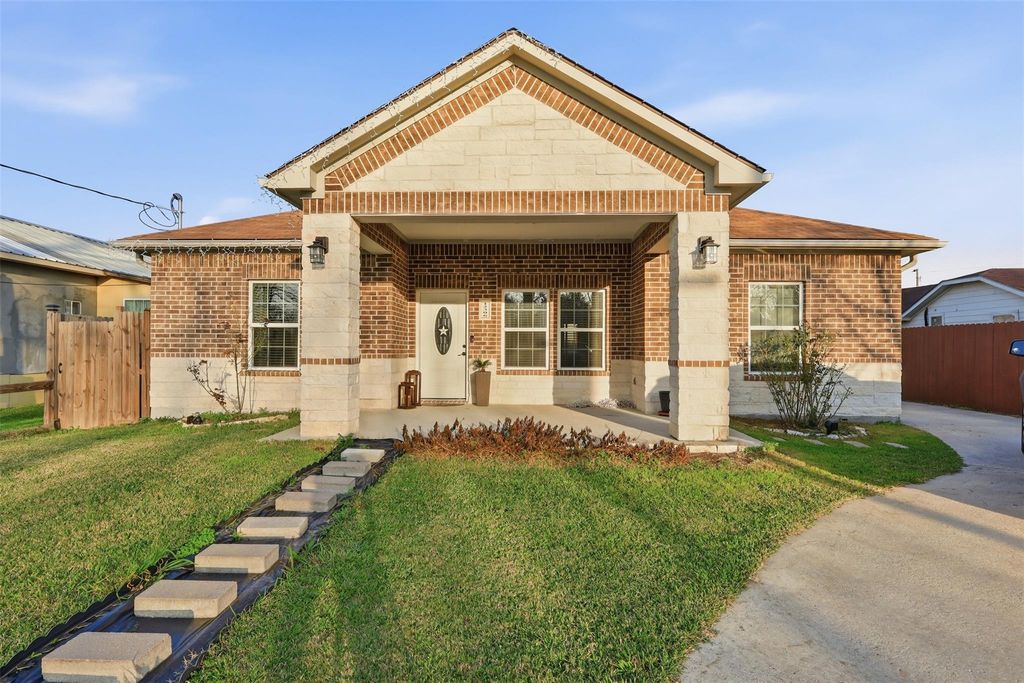 12306 Penn Street, Crosby, TX 77532
