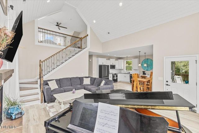 250 Burnetts Chapel Lane, Greeneville, TN 37743