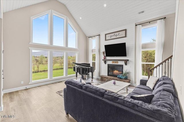 250 Burnetts Chapel Lane, Greeneville, TN 37743
