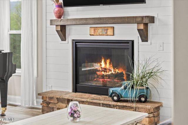 250 Burnetts Chapel Lane, Greeneville, TN 37743