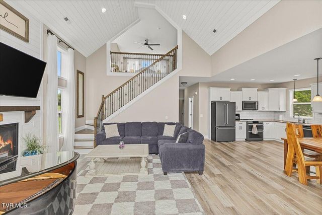 250 Burnetts Chapel Lane, Greeneville, TN 37743