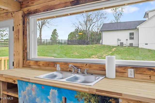 250 Burnetts Chapel Lane, Greeneville, TN 37743