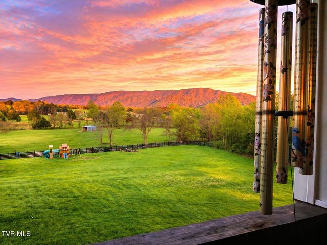 250 Burnetts Chapel Lane, Greeneville, TN 37743