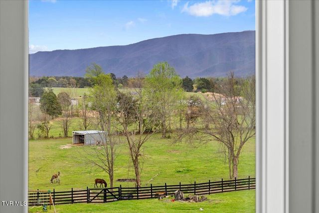 250 Burnetts Chapel Lane, Greeneville, TN 37743