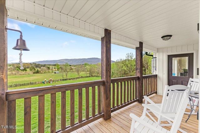 250 Burnetts Chapel Lane, Greeneville, TN 37743