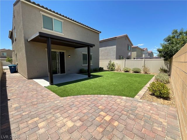 18 Pivot Avenue, North Las Vegas, NV 89031