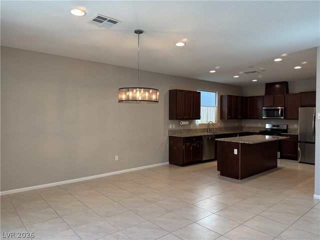 18 Pivot Avenue, North Las Vegas, NV 89031