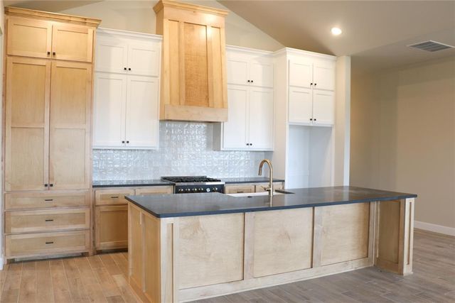 632 Honey Springs Lane, Shawnee, OK 74804