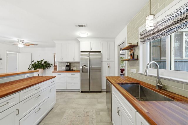 7962 Cedel Drive, Houston, TX 77055