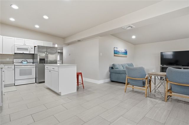 402 Mesquite St, Fulton, TX 78358