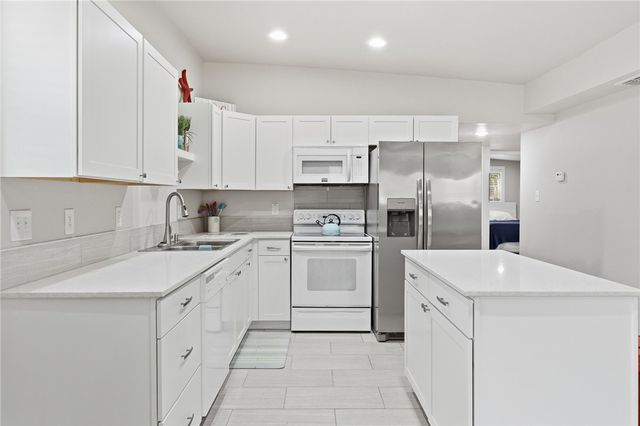 402 Mesquite St, Fulton, TX 78358