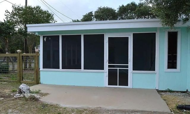 402 Mesquite St, Fulton, TX 78358