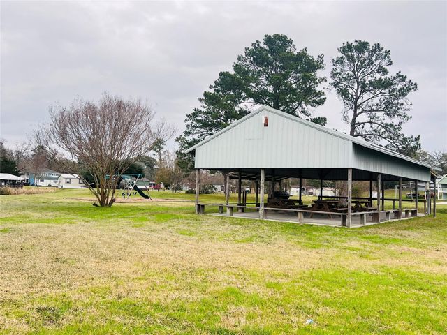 662 Tallow Street, Onalaska, TX 77360