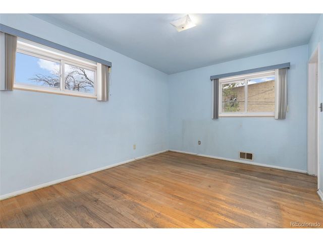 3095 S Zurich Ct, Denver, CO 80236