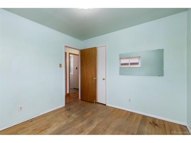 3095 S Zurich Ct, Denver, CO 80236