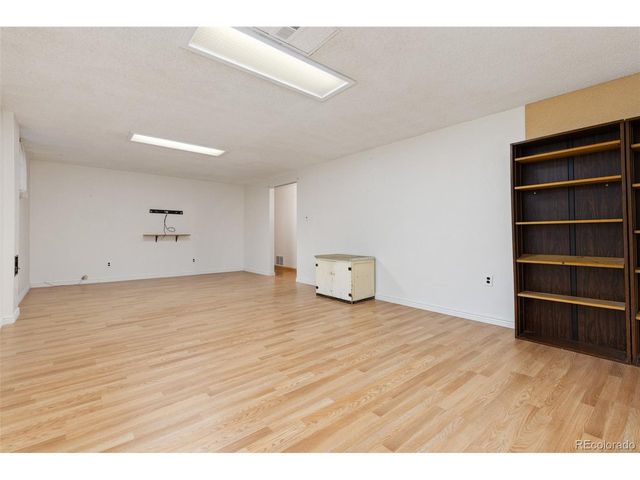 3095 S Zurich Ct, Denver, CO 80236