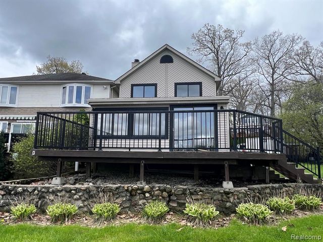 5377 Wildwood Drive, Howell, MI 48843