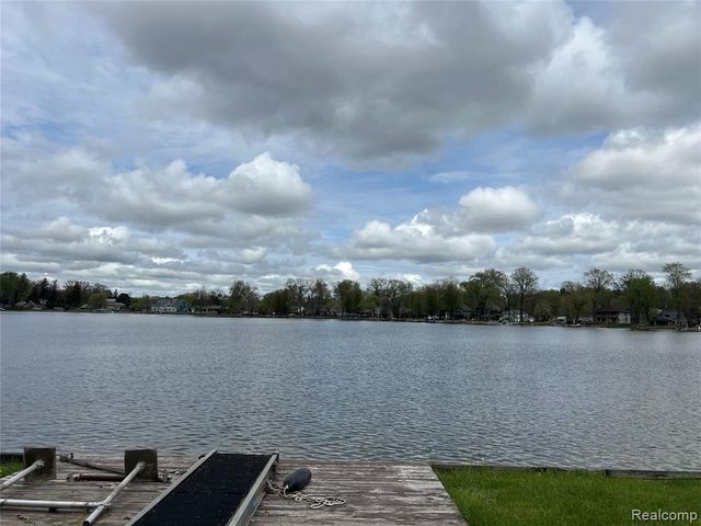 5377 Wildwood Drive, Howell, MI 48843