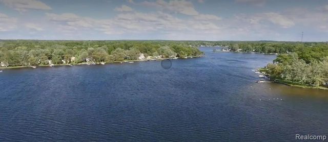 5377 Wildwood Drive, Howell, MI 48843