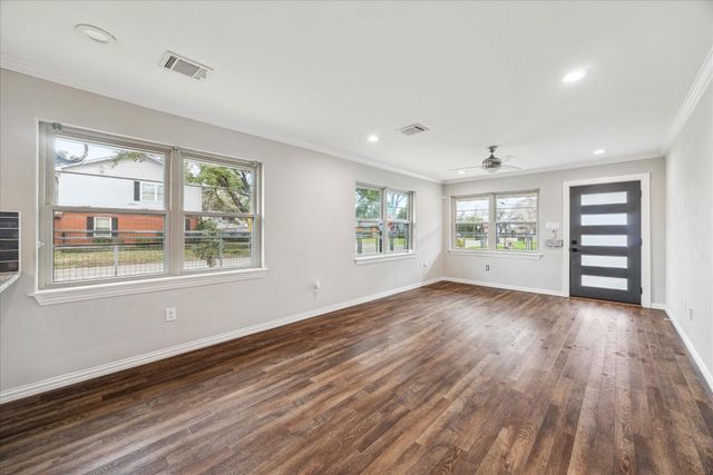 1003 E 14th Street, Houston, TX 77009