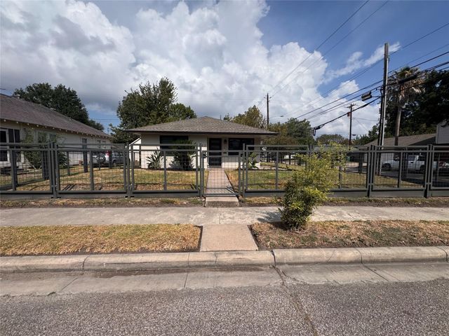 1003 E 14th Street, Houston, TX 77009