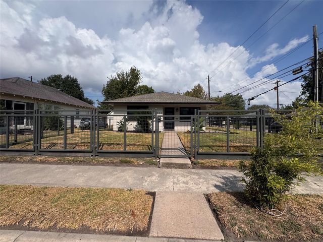 1003 E 14th Street, Houston, TX 77009