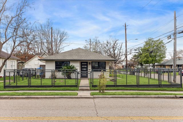 1003 E 14th Street, Houston, TX 77009