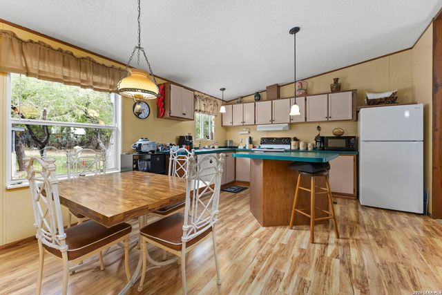 1522 FOREST TRAIL DR, Bandera, TX 78003