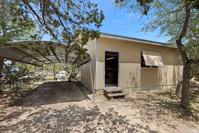 1522 FOREST TRAIL DR, Bandera, TX 78003