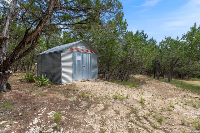 1522 FOREST TRAIL DR, Bandera, TX 78003