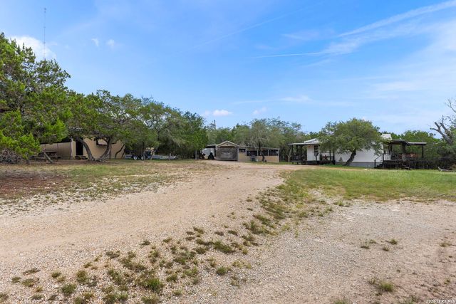 1522 FOREST TRAIL DR, Bandera, TX 78003