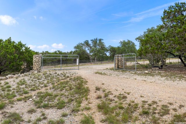 1522 FOREST TRAIL DR, Bandera, TX 78003