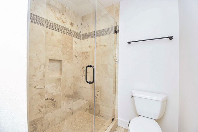 413 W 10th Street, Houston, TX 77008