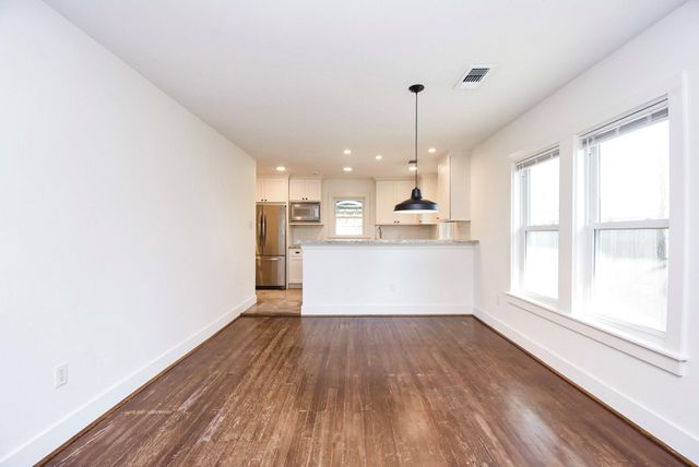 413 W 10th Street, Houston, TX 77008