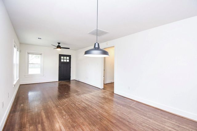 413 W 10th Street, Houston, TX 77008