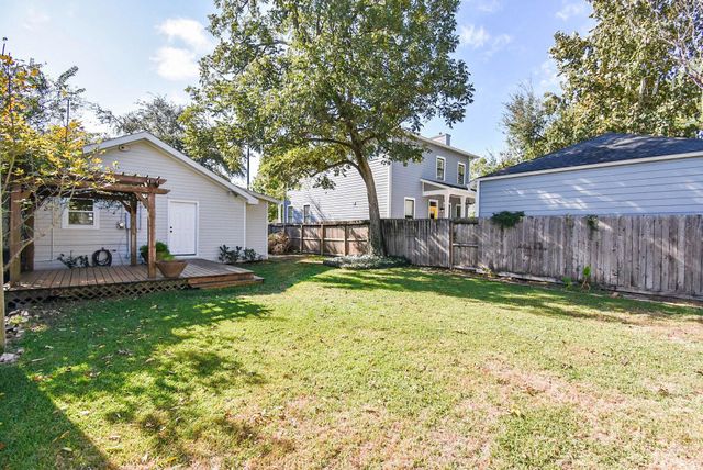 413 W 10th Street, Houston, TX 77008