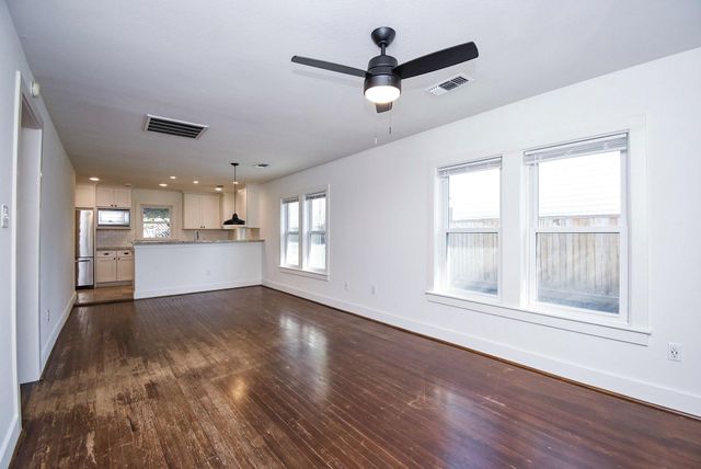 413 W 10th Street, Houston, TX 77008