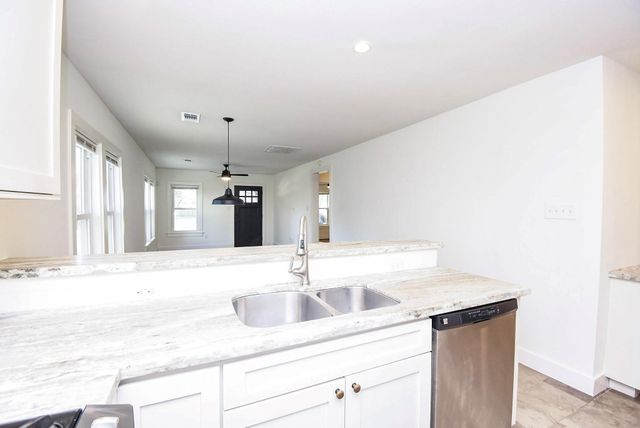 413 W 10th Street, Houston, TX 77008