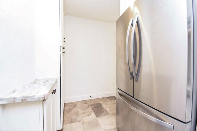 413 W 10th Street, Houston, TX 77008