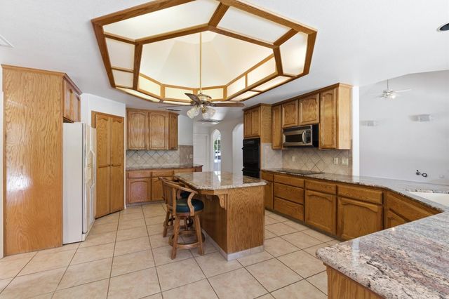 2876 Carolina Avenue, Clovis, CA 93611